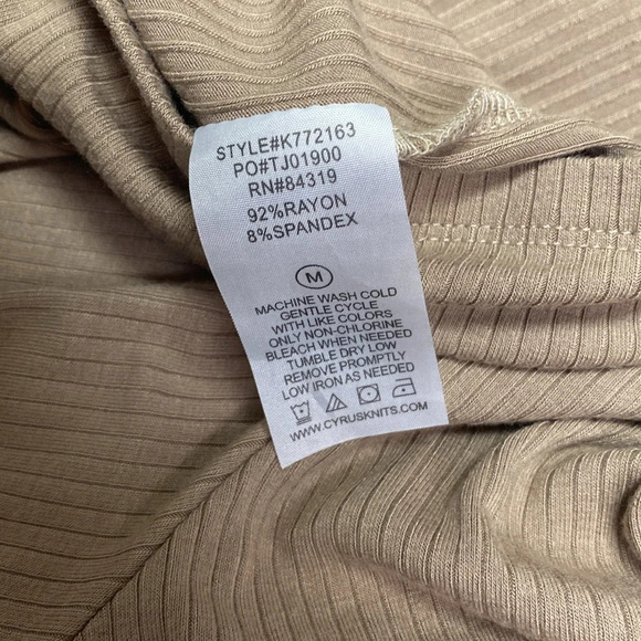 Cyrus Essentials V-neck Long Sleeve Shirt Brown Medium NWT - Picture 7 of 12